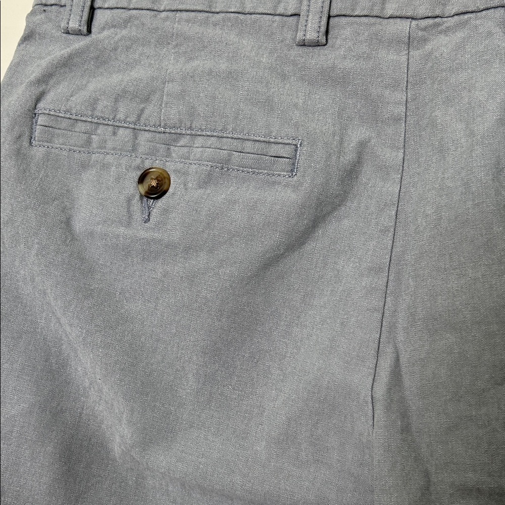 Old Navy Men's Light Gray Flat Front Ultimate Slim Shorts - Picture 6 of 8